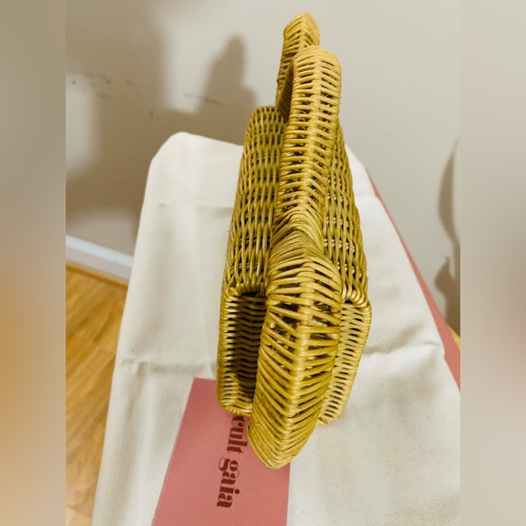 Cult Gaia Elsa Clutch in Raffia - Picture 9 of 10